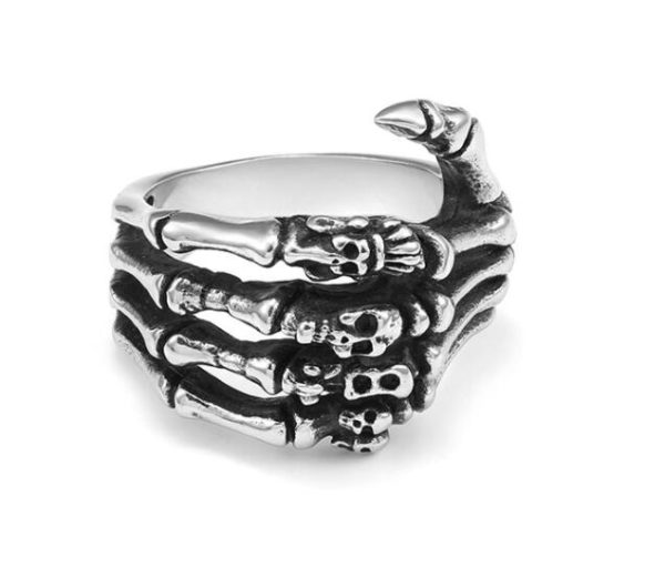 bague pirate main